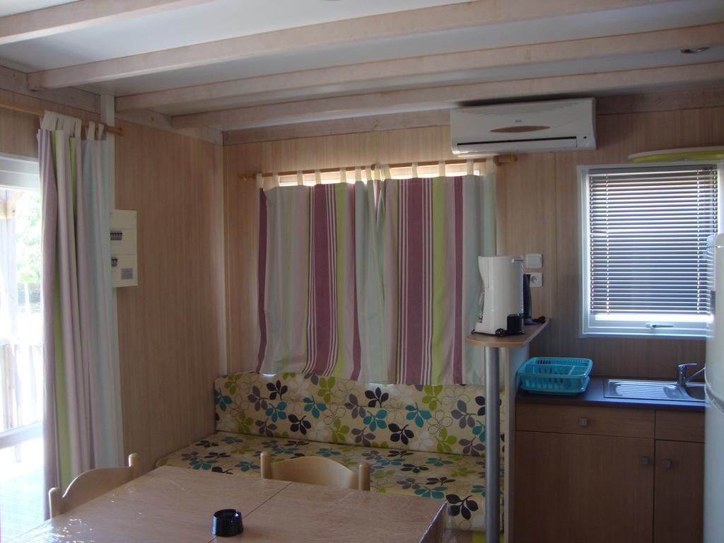Camping Residence Chalet La Pomposa Terrazzoni Bonifacio  Chambre photo
